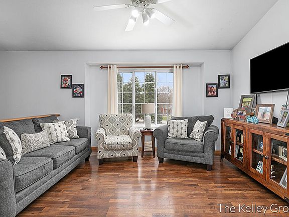 4th image of 183 Waxwing Ct