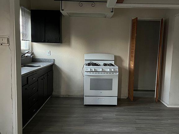 2nd image of 1861 N Wilton Pl APT 4