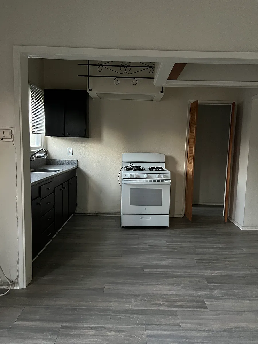 Building Photo - 1861 N Wilton Pl #4