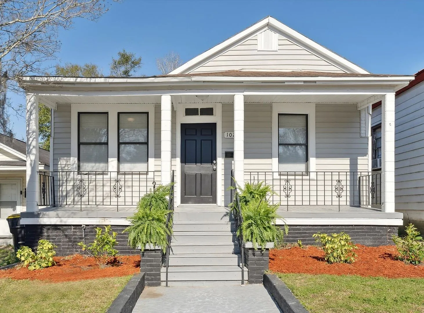 Large Near Downtown 2BR/2BA House For Rent — Photo 1