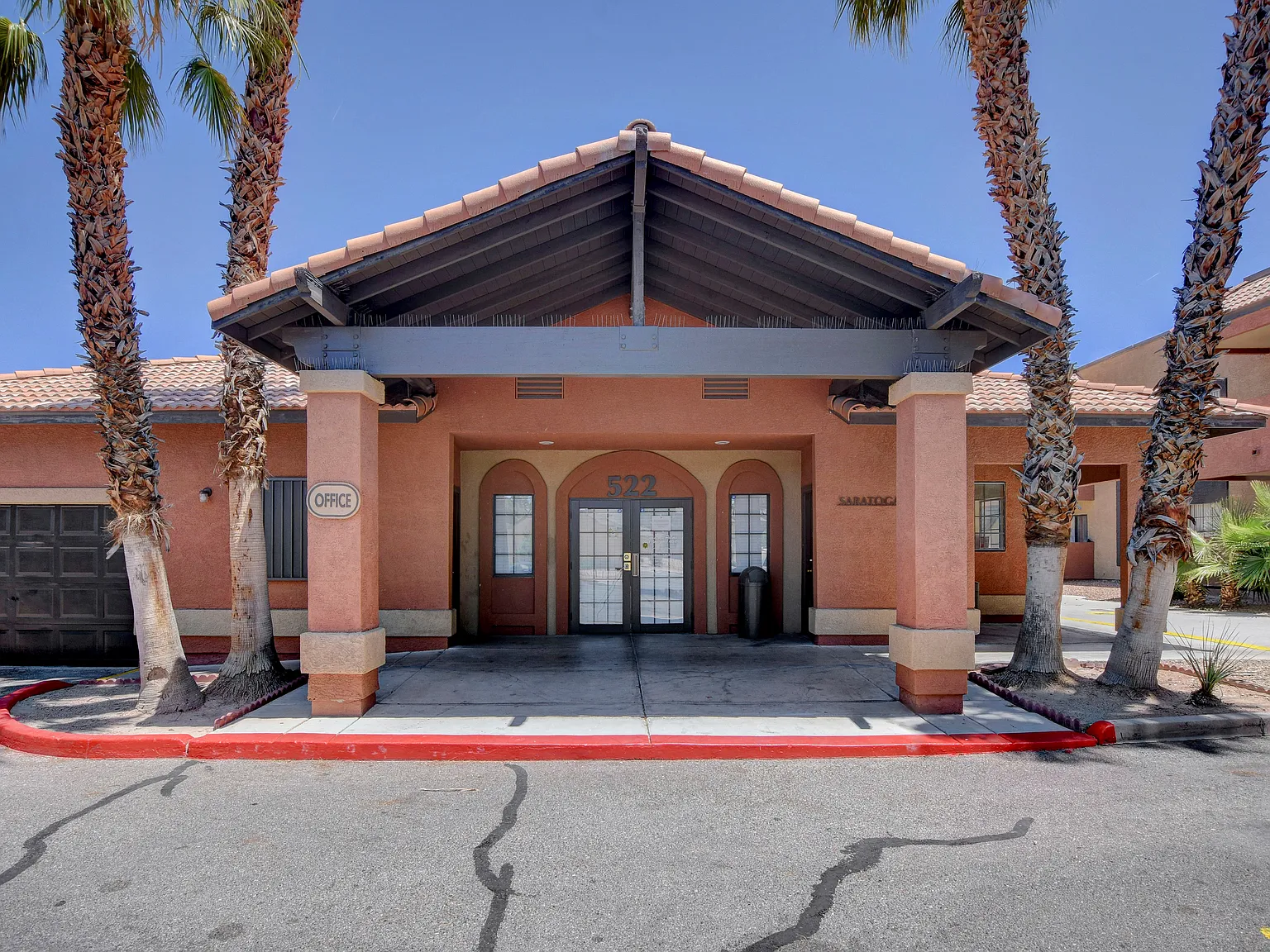 Saratoga Palms — Photo 3