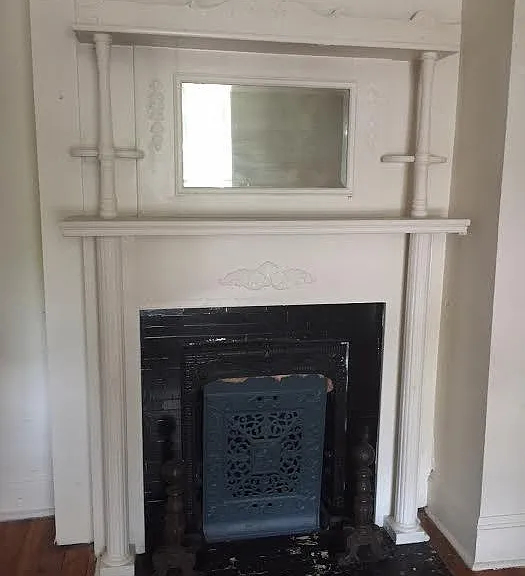 473 E Maxwell St — Photo 3