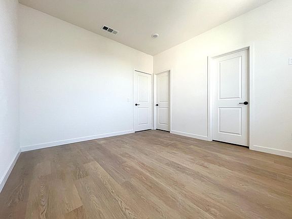 4th image of 221 N Mountain Ave #12
