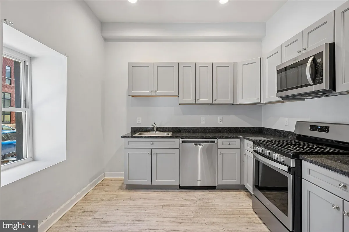 Building Photo - 980 N Marshall St #1
