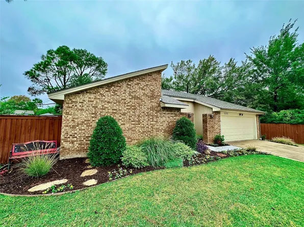 3205 Manchester Cir, Bedford, TX 76021