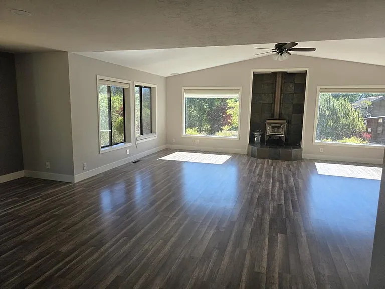 697 E Intervale Rd — Photo 2