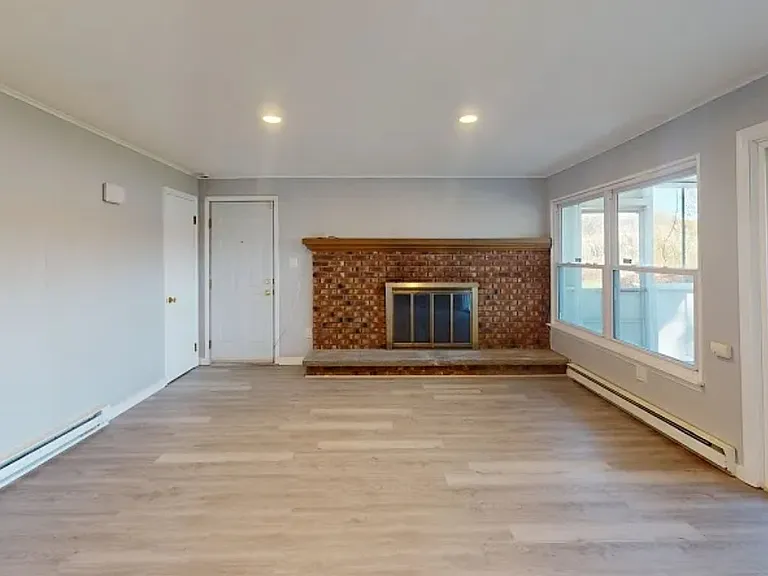 246A Lake Shr N #A — Photo 2