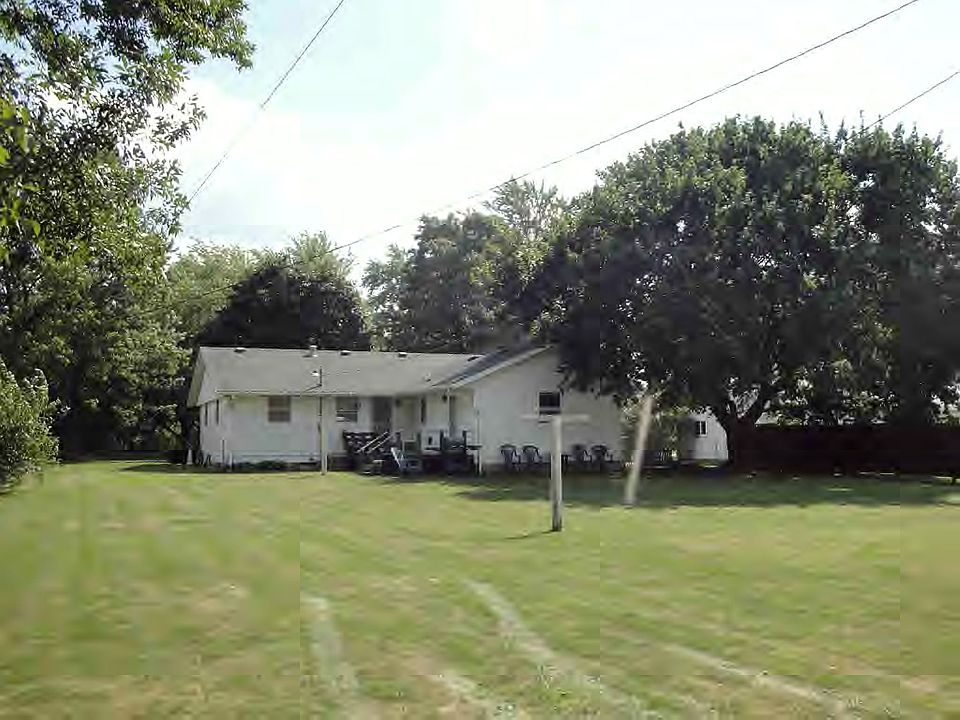 2nd image of 874 E Seminary Ave