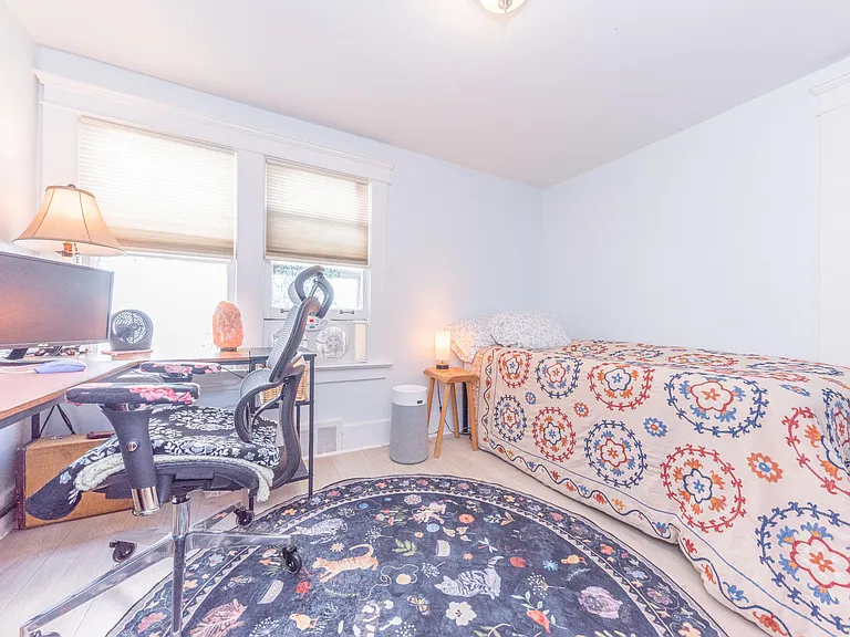 1123 W Huron St — Photo 33