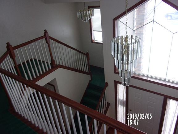 5th image of 835 Meadow Ln