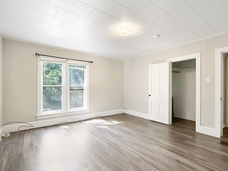 1012 Clay St — Photo 13