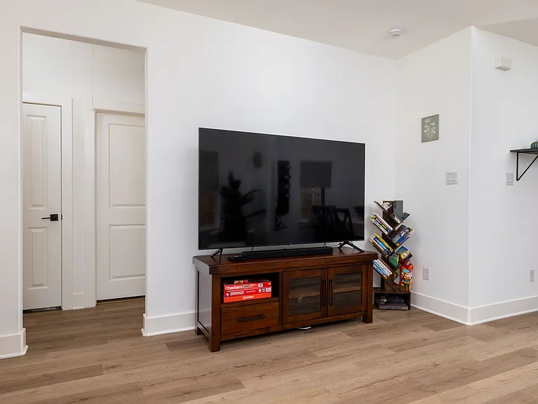 Enjoy some entertainment with the large smart tv, a variety of board games and many books for reading.