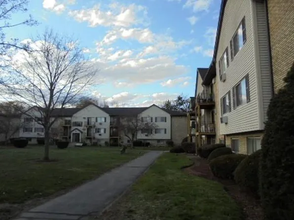 351 Pawtucket Blvd, Lowell, MA