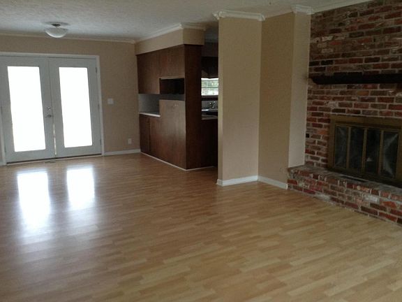 5th image of 720 W Tahlequah Ave