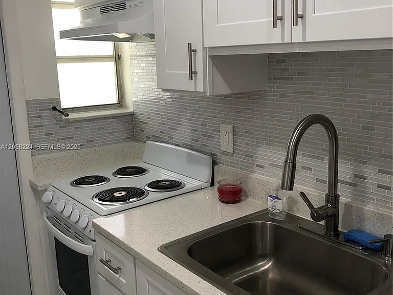 1019 NE 17th Ter #1 — Photo 6