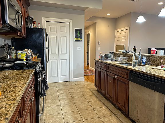 4th image of 39 Calumet St APT 1