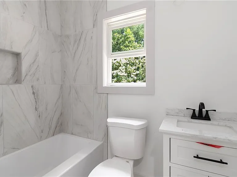 2884 Thompson Cir — Photo 23