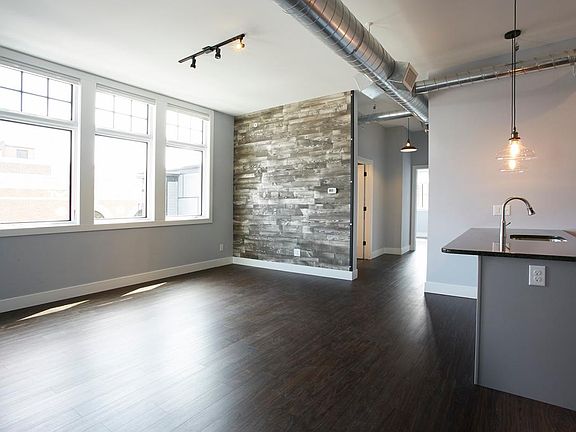 4th image of 185 Church St