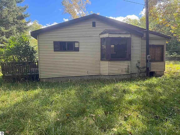3rd image of 7921 Fern St
