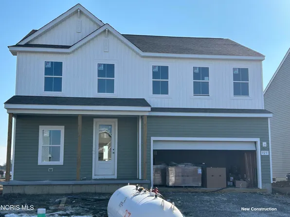 923 Darter Dr, Bowling Green, OH 43402