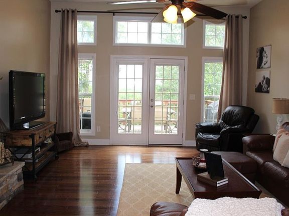 4th image of 301 Crooked Creek Dr