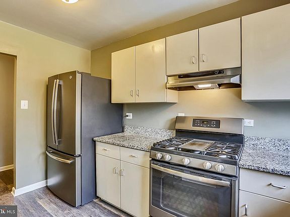 4th image of 10661 Montrose Ave #M203