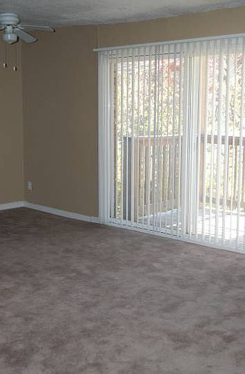 Living Room / Balcony