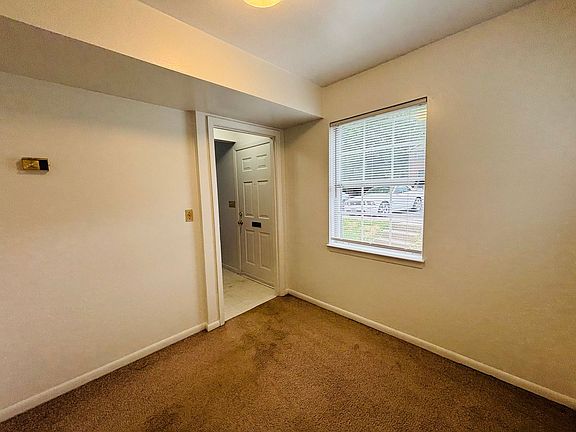 5th image of 470 Charles St