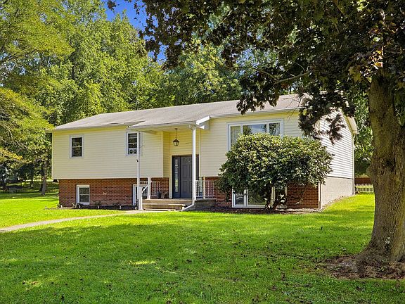 2nd image of 50 Charlie Ln