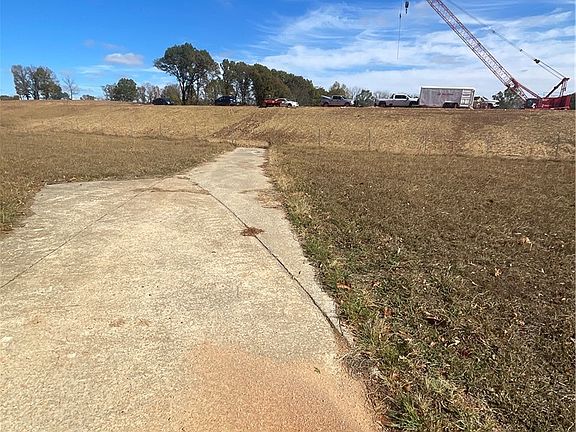 4th image of 992 Brush Creek Rd