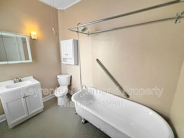 2220 E Marshall St — Photo 10
