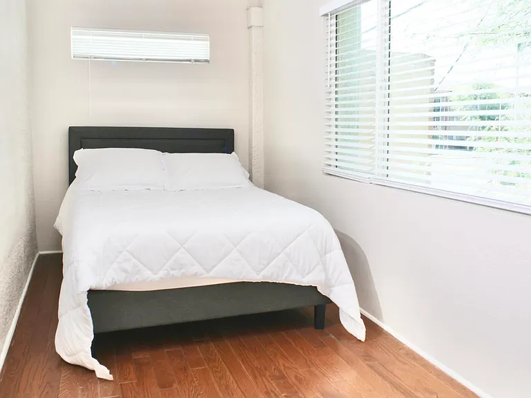12 E University Blvd #14 — Photo 14