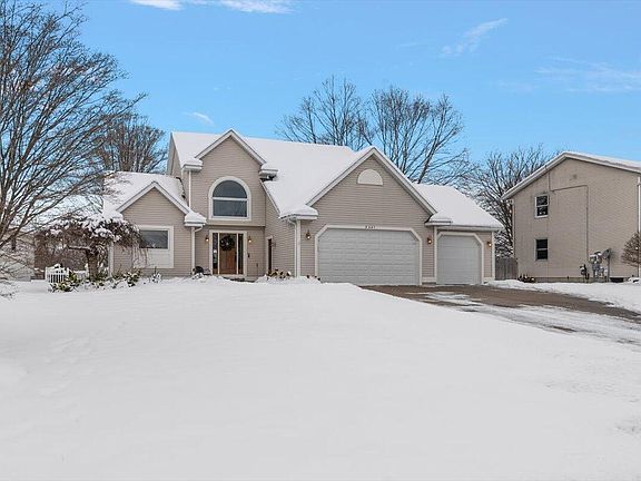 2nd image of 2461 Meadow Dr
