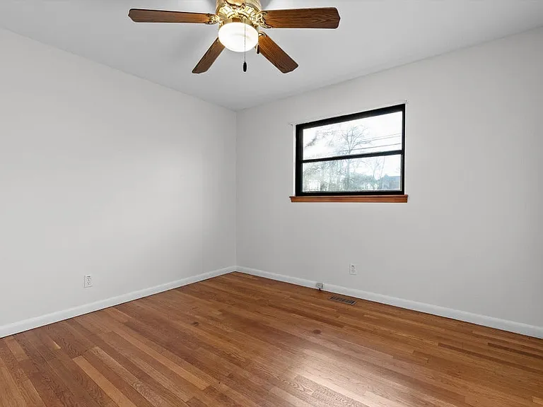 517 Randall St — Photo 20