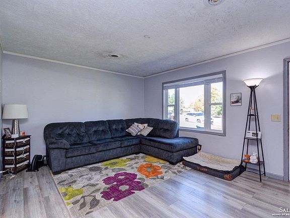 4th image of 924 Birch Dr