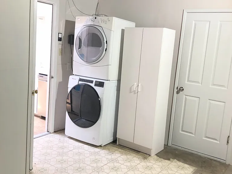 585 Bryan Ave — Photo 11