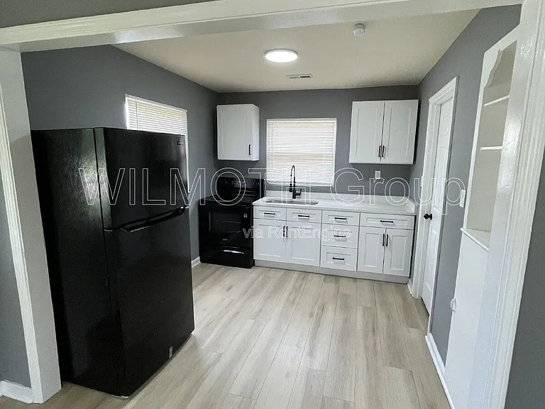 2245 Admiral Dr — Photo 4