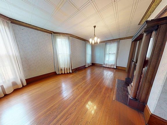 3rd image of 803 E Main St