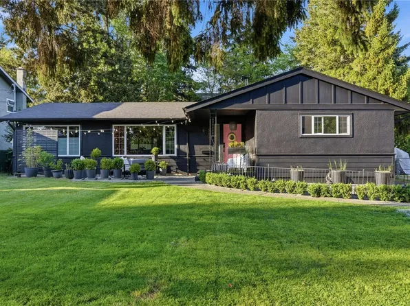 560 Kay St, Saanich, BC V8Z 2L3