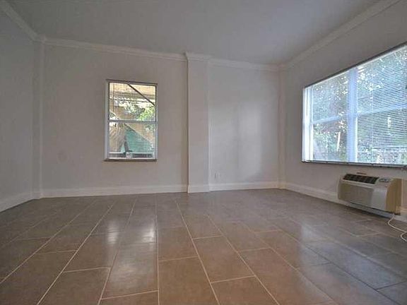 4th image of 437 NE 29th St APT 105