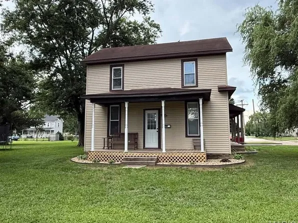 808 W Madison Ave, Altamont, IL 62411