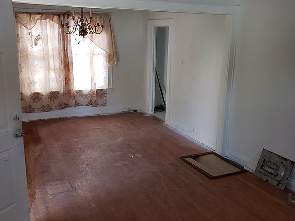5th image of 2420 Switzer Ave