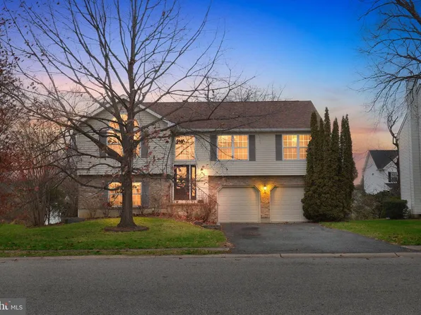 318 Hackberry Dr, New Castle, DE 19720