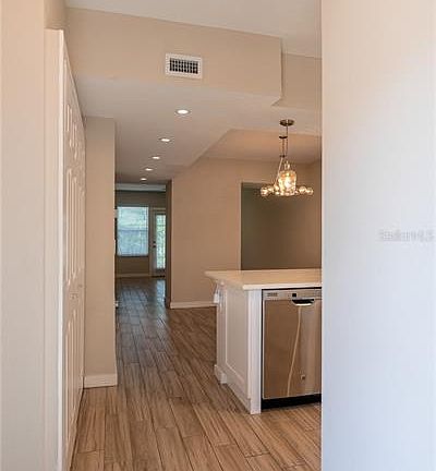 4th image of 4811 Bayshore Blvd Unit 301