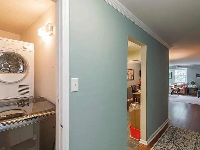 162 Woodstream Dr #5 — Photo 8