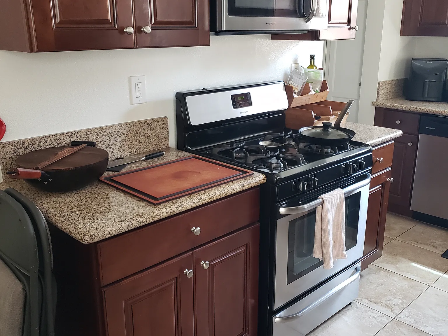 2 bed, $1,100 — Photo 3