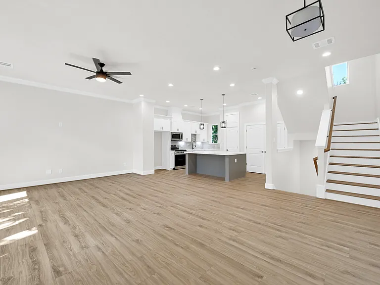 715 Service St #B — Photo 10