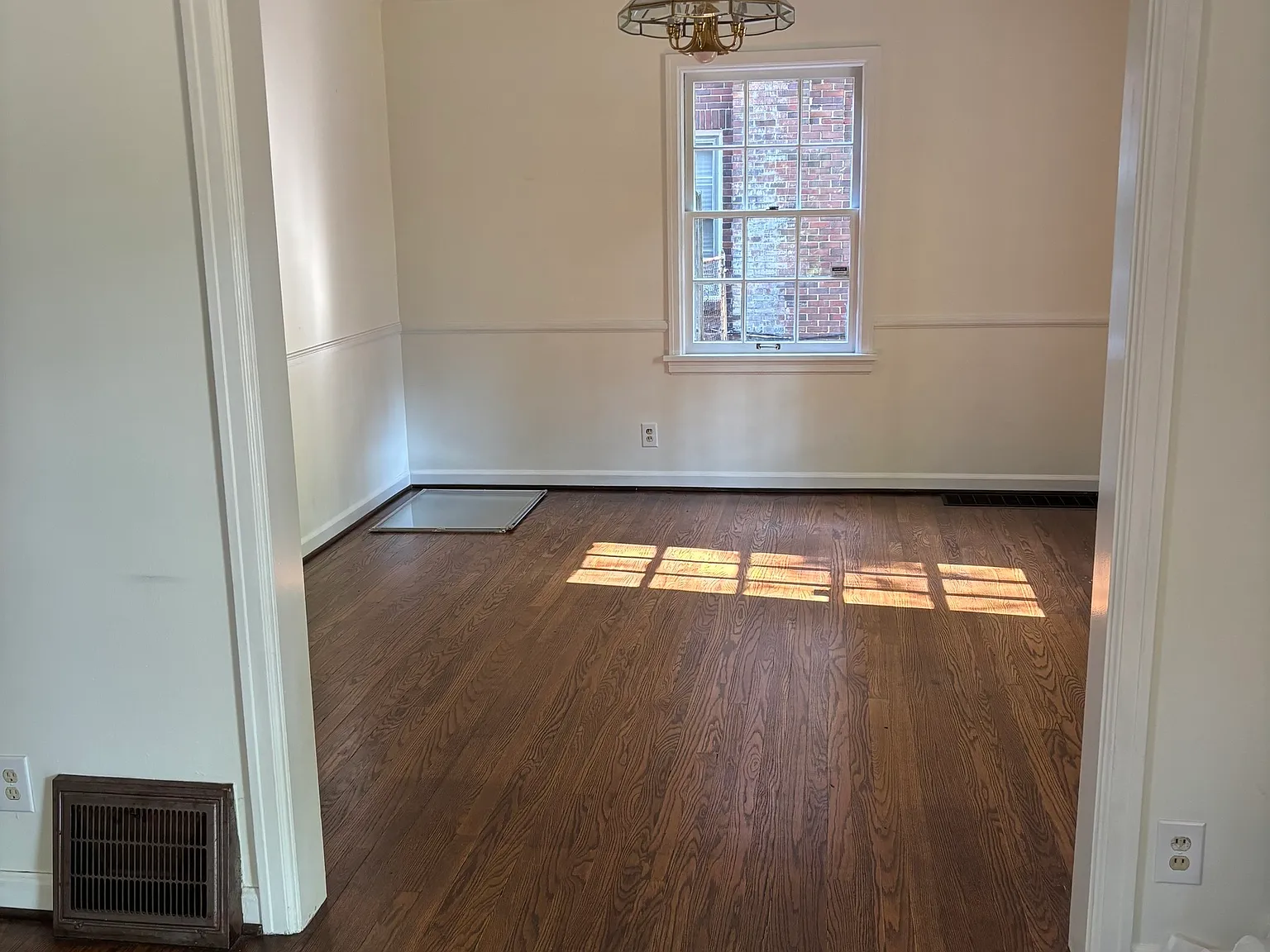 3 bed, 1.5 bath, 1500 sqft, $1,900 — Photo 4