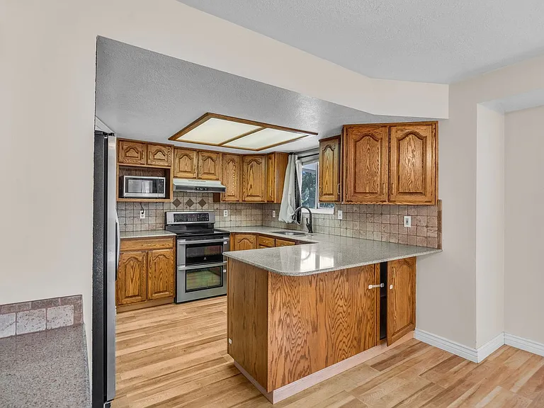 567 N Allanwood Pl — Photo 10