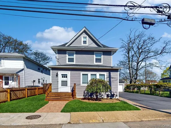 386 Mulry Lane, Lawrence, NY 11559